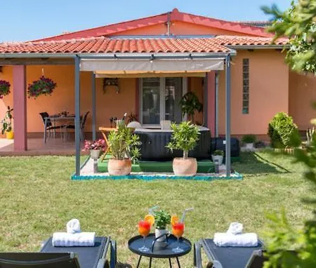 Holiday home Kira